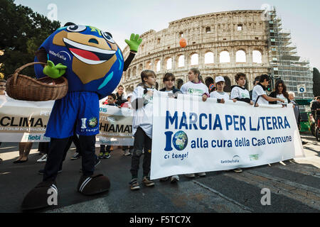 Rome, Italy. 08th Nov, 2015. Hundreds of people take part in a 'March for the Earth' to show support for Pope Francis' call for climate action in Rome. International organizations, civil society, associations, communities, and citizens from all over the world march together in support of Pope Francis' message in defense of the weakest and 'for the care for our common home' leading up to the UN Climate Conference (COP21) in Paris. Credit:  Giuseppe Ciccia/Pacific Press/Alamy Live News Stock Photo