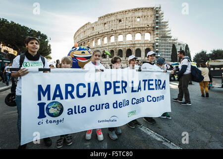 Rome, Italy. 08th Nov, 2015. Hundreds of people take part in a 'March for the Earth' to show support for Pope Francis' call for climate action in Rome. International organizations, civil society, associations, communities, and citizens from all over the world march together in support of Pope Francis' message in defense of the weakest and 'for the care for our common home' leading up to the UN Climate Conference (COP21) in Paris. Credit:  Giuseppe Ciccia/Pacific Press/Alamy Live News Stock Photo