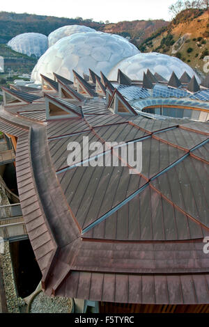 visitor center roof and View of the Bio Domes, Eden Project Cornwall Stock Photo