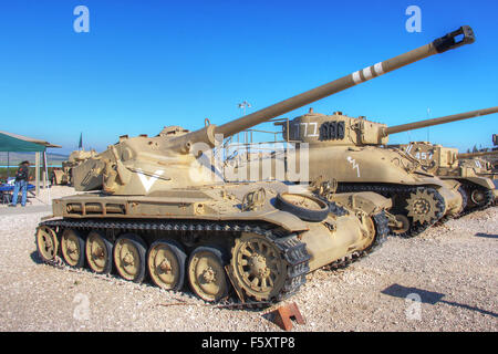 AMX-13 is a French light tank. Char 13t-75 Modèle 51. Tankfeast 23 ...