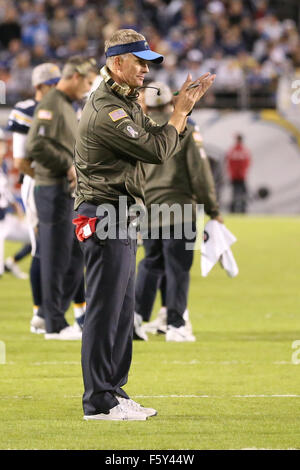San Diego, CA, USA. 9th Nov, 2015. November 9, 2015: San Diego Chargers head coach Mike McCoy tries to encourage his team in the game between the Chicago Bears and San Diego Chargers, Qualcomm Stadium, San Diego, CA. Photographer: Peter Joneleit/ ZUMA Wire Service Credit:  Peter Joneleit/ZUMA Wire/Alamy Live News Stock Photo