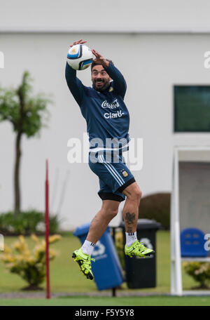 Ezeiza, Argentina. 9th Nov, 2015. Ezequiel Lavezzi of Argentina's national soccer team takes part in a training session in the grounds of the Association of Argentine Soccer (AFA, for its acronym in Spanish), in Ezeiza city, 32km away of Buenos Aires, capital of Argentina, on Nov. 9, 2015. Argentina will face Brazil in a qualifier match for the World Cup Russia 2018, to be held on Nov. 12 in the Antonio Vespucio Liberti stadium, in Buenos Aires, Argentina. © Martin Zabala/Xinhua/Alamy Live News Stock Photo