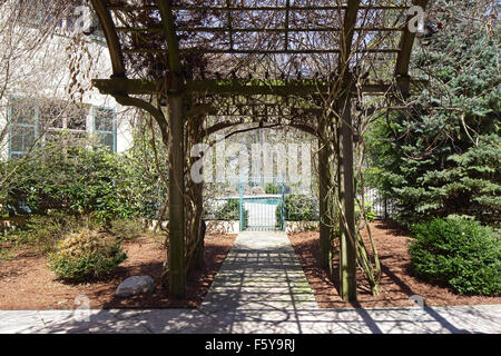 Pathway to swimming pool, south entrance. Clifton Place, Irvington, United States. Architect: Detlef Lienau, 1852. Stock Photo