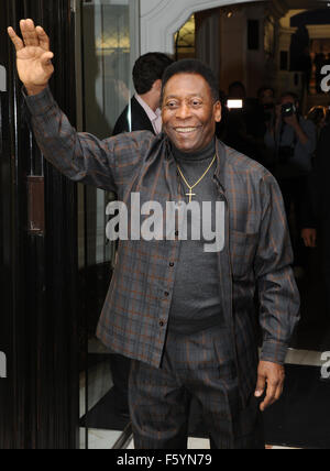 Brazilian football legend Pelé at Halcyon Gallery on New Bond Street. The gallery is due to open an exhibition called 'Pele: Art, Life, Football' in the coming days  Featuring: Pelé Where: London, United Kingdom When: 22 Sep 2015 Stock Photo