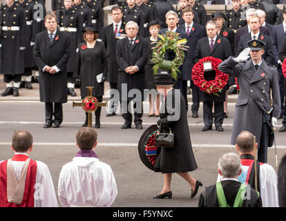 London, UK. 08th Nov, 2015. HM The Queen prepares to lay a wreath at the Cenotaph in London on Remembrance Sunday 8 November 2015 Credit:  Ian Davidson/Alamy Live News Stock Photo