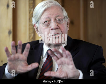 FILE - A file picture dated 29 September 2010 shows former German chancellor Helmut Schmidt speaking during a luncheon at the Axel Springer publishing house in Berlin, Germany. The former head of state took part in the unveiling of a bronze statue of former US President George Bush to stand along side statues of former Soviet President Michail Gorbachev and Chancellor Helmut Kohl at the Springer's Berloin headquarters, some days ahead of the 20th anniversary of Germany's reunification on October 3. Photo: Odd Andersen/dpa Stock Photo