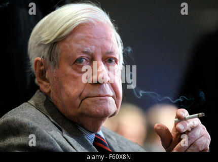 FILE - A file picture dated 16 November 2010 shows former German chancellor Helmut Schmidt (SPD) smoking a cigarette during the 17th annual meeting of the deutsche Nationalstiftung (German National Foundation) at the Axel Springer building in Berlin, Germany. PHOTO: WOLFGANG KUMM/DPA Credit:  dpa picture alliance/Alamy Live News Stock Photo