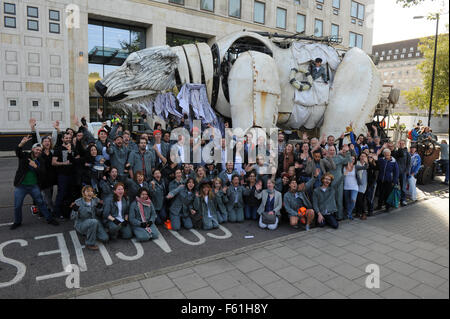 Emma Thompson joins Greenpeace celebration as Shell announce end of Arctic oil drilling, outside Shell’s South Bank offices,     Greenpeace UK Executive Director John Sauven, deliver a celebration speech to crowds outside Shell’s offices. Yesterday, the A Stock Photo