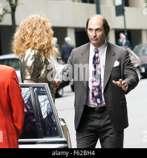 Matthew McConaughey on the set of his upcoming movie 'Gold' with his co-star Edgar Ramirez in Manhattan, New York  Featuring: Bryce Dallas Howard, Matthew McConaughey Where: New York, New York, United States When: 04 Oct 2015 Stock Photo