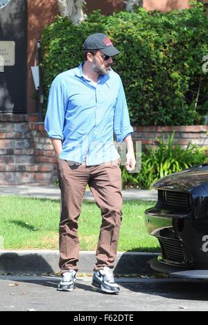 Ben Affleck smokes a cigarette as he leaves a medical building in ...