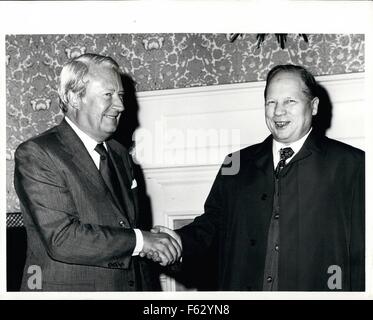 1968 - London ; British prime minister Edward heath (R) welcomes Olafur johnnesson, the Icelandic prime minister inside no. 10 downing street, London, today 10/15 to start talks about the fisher dispute. © Keystone Pictures USA/ZUMAPRESS.com/Alamy Live News Stock Photo