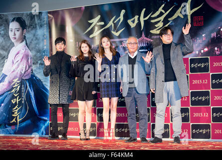 Yoo Seung-ho, Go Ara, Jo Yoon-hee, Lee Gyeung-young and Kwak Do-won, Nov 11, 2015 : Cast members of new South Korean movie, the Joseon Magician, (L-R) Yoo Seung-ho, Go Ara, Jo Yoon-hee, Lee Gyeung-young and Kwak Do-won pose during a press presentation for their new movie in Seoul, South Korea. © Lee Jae-Won/AFLO/Alamy Live News Stock Photo