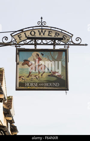 Sign for Horse and Hound, public house in the town of Broadway. Stock Photo