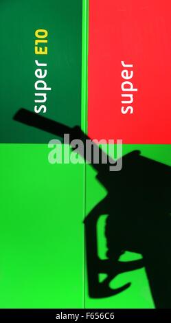 The shadow of a gas nozzle can be seen next to a gas pump at a gas station in Kaufbeuren, Germany, 11 November 2015. Photo: Karl-Josef Hildenbrand /dpa Stock Photo