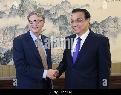 Beijing, China. 12th Nov, 2015. Chinese Premier Li Keqiang (R) meets with Bill Gates, Microsoft Co-Founder and Co-Chair of the Bill and Melinda Gates Foundation, in Beijing, capital of China, Nov. 12, 2015. © Yao Dawei/Xinhua/Alamy Live News Stock Photo