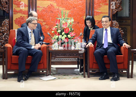 Beijing, China. 12th Nov, 2015. Chinese Premier Li Keqiang (R) meets with Bill Gates, Microsoft Co-Founder and Co-Chair of the Bill and Melinda Gates Foundation, in Beijing, capital of China, Nov. 12, 2015. © Yao Dawei/Xinhua/Alamy Live News Stock Photo