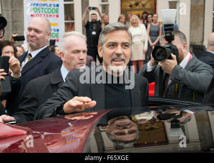 Edinburgh, UK. 12th November, 2015. Hollywood star George Clooney has visited a sandwich shop which helps homeless people during a visit to Edinburgh. The actor visited the Social Bite cafe, which donates all its profits to homeless people, leaving $1000 (about £650) at the cafe for the cause. He stayed at the cafe for around 15 minutes, and greeted the 200-strong crowd who were waiting outside.  Gowan at Tigerlily. Credit:  Andrew O'Brien/Alamy Live News Stock Photo