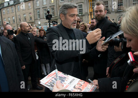 Edinburgh, UK. 12th November, 2015. Hollywood star George Clooney has visited a sandwich shop which helps homeless people during a visit to Edinburgh. The actor visited the Social Bite cafe, which donates all its profits to homeless people, leaving $1000 (about £650) at the cafe for the cause. He stayed at the cafe for around 15 minutes, and greeted the 200-strong crowd who were waiting outside.  Gowan at Tigerlily. Credit:  Andrew O'Brien/Alamy Live News Stock Photo