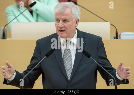 Munich, Germany. 12th Nov, 2015. Bavarian premier Horst Seehofer (CSU ...