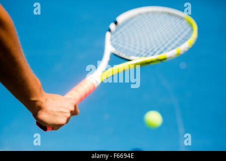 Closeup of a player holding the racquet and preparing for the serv at the baseline Stock Photo