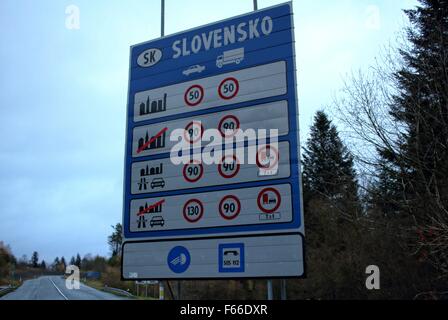 Poland/Slovakia, Muszynka 11th, Nov. 2015 Border between Poland and Slovakia near Polish village of Muszynka. Road signs display speed limits in both countries and show the place where ends one and begins second country. Credit:  Michal Fludra/Alamy Live News Stock Photo