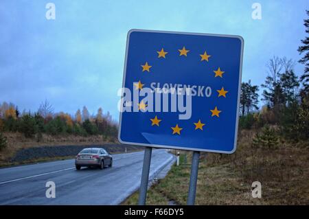 Poland/Slovakia, Muszynka 11th, Nov. 2015 Border between Poland and Slovakia near Polish village of Muszynka. Road signs display speed limits in both countries and show the place where ends one and begins second country. Credit:  Michal Fludra/Alamy Live News Stock Photo