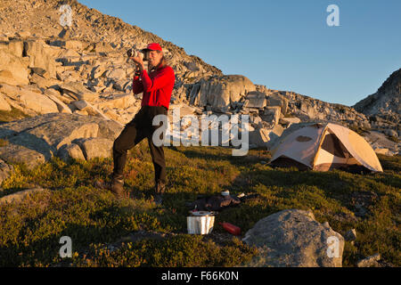 WA10964-00...WASHINGTON - Photographing as the sun sets in the North Cascades from a campsite on Hidden Lake Peaks . Stock Photo