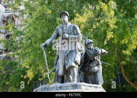 This memorial commemorates the inhabitants of Châlons-en-Champagne who died in the First and Second World War. Stock Photo