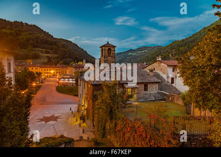 The Palace of the Captains at sunset in medieval mountain village in Tuscany characterized by houses with walls of stones derived from the Renaissance Stock Photo