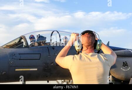 Incirlik Air Base, Adana, Turkey. November 12, 2015. US Air Force F-15 Strike Eagle fighter pilot follows taxi instructions shortly after landing at Incirlik Air Base November 12, 2015 in Adana, Turkey.  Six F-15Es from the 48th Fighter Wing deployed in support of Operation Inherent Resolve and counter-ISIL missions in Iraq and Syria. Stock Photo