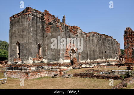 Lopburi, Thailand::  Ruins of a vast temple pavilion with arched doorways at Wat Phra Sri Rattana Mahathat Stock Photo