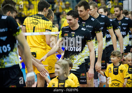 Belchatow, Poland. 14th November 2015. Team Lotos Trefl Gdansk pictured during a game against PGE Skra Belchatow in the Plus Liga Polish Professional Volleyball League. Team PGE Skra went on to win 3-0. Credit:  Marcin Rozpedowski/Alamy Live News Stock Photo
