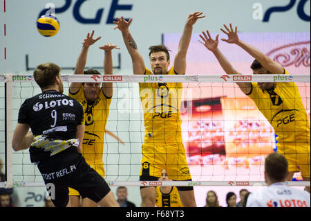 Belchatow, Poland. 14th November 2015. Andrzej Wrona of PGE Skra Belchatow (C), blocks during a game against Lotos Trefl Gdansk in the Plus Liga Polish Professional Volleyball League. Team PGE Skra went on to win 3-0. Credit:  Marcin Rozpedowski/Alamy Live News Stock Photo
