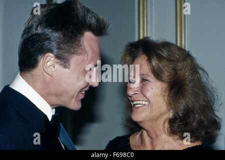 Washington, DC. 1987 Two of the stars of the movie 'The Dead Zone' Christopher Walken and Collen Dewhurst.  The Dead Zone is a 1983 American horror thriller film directed by David Cronenberg. The screenplay by Jeffrey Boam was based on the 1979 novel of the same name by Stephen King. The film stars Christopher Walken, Brooke Adams, Tom Skerritt, Herbert Lom, Anthony Zerbe, Colleen Dewhurst and Martin Sheen. Credit: Mark Reinstein Stock Photo