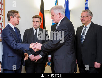 Munich, Germany. 15th Nov, 2015. The Minister President of the German state of Bavaria Horst Seehofer (CSU, 2.f.r) pays his condolences at the French Consulate in Munich, Germany, 15 November 2015. The Consul General of France Jean-Claude Brunet (l), Bavarian Justice Minister Winfried Bausback (CSU, 2.v.l.), Bavarian Interior Minister Joachim Herrmann (CSU, r) look on. At least 129 people were killed in a series of terrorist attacks in Paris, on 13 November 2015. Foto: MARC MUELLER/dpa/Alamy Live News Stock Photo