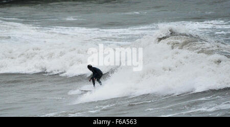 Brighton, UK. 15th Nov, 2015. A surfer makes the most of the high winds enjoying catching the waves off Brighton beach this afternoon The remnants of Hurricane Kate are forecast to affect areas of Britain throughout the next few days Credit:  Simon Dack/Alamy Live News Stock Photo
