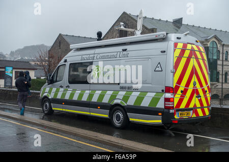 An Incident Command Unit of the Environmental Agency monitoring raising water levels on the River Kent in Kendal Stock Photo