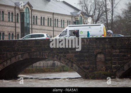 An Incident Command Unit of the Environmental Agency monitoring raising water levels on the River Kent in Kendal Stock Photo