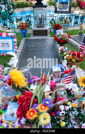 floral tributes at Elvis Presley's gravestone in the Meditation Garden at Graceland, Memphis, Tennessee, USA Stock Photo