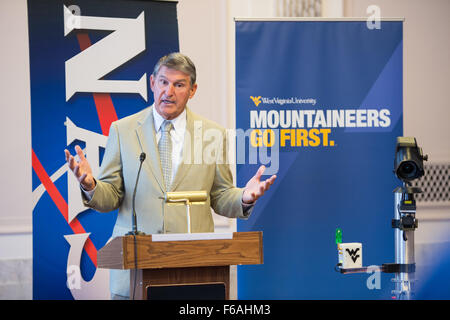 Senator Joe Manchin (D-W.Va.) speaks at an event to honor the winners of the 2015 Sample Return Robot Challenge, the Mountaineers team, on Monday, Sept. 21, 2015 at the Russell Senate Office Building in Washington, DC. The Mountaineers were awarded $100,000 in prize money for successfully completing Level 2 of the Sample Return Robot Challenge at Worcester Polytechnic Institute in Massachusetts June 10-12. Photo Credit: (NASA/Aubrey Gemignani). Stock Photo