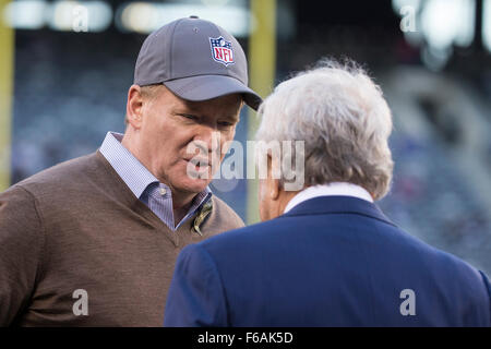 East Rutherford, New Jersey, USA. 15th Nov, 2015. NFL Commissioner Roger Goodell talks with New England Patriots owner Robert Kraft during warm-ups prior to the NFL game between the New England Patriots and the New York Giants at MetLife Stadium in East Rutherford, New Jersey. Christopher Szagola/CSM/Alamy Live News Stock Photo