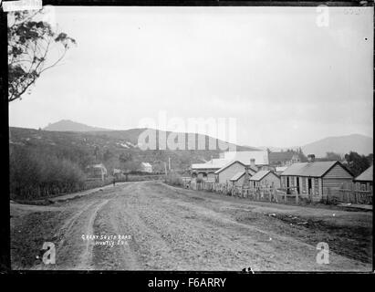 The Great South Road leading out of Huntly, ca 1910s Stock Photo