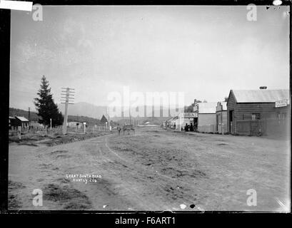 The Great South Road leading out of Huntly, ca 1910s Stock Photo