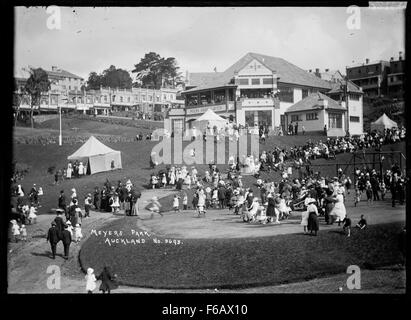 Crowd alongside Myers Kindergarten, Myers Park, Auckland Stock Photo