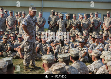 Lieutenant Gen. Robert B. Neller, commander of U.S. Marine Forces Command and U.S. Marine Forces Europe and confirmed 37th Commandant of the Marine Corps, speaks with Marines and sailors with the Black Sea Rotational Force during his visit at Mihail Kogalniceanu Air Base, Romania, Aug. 16, 2015. Marines with 3rd Battalion, 8th Marine Regiment, 2nd Marine Division assumed responsibility for the current rotation of BSRF and will spend the next several months training with partner nations to forge stronger bonds and strengthen regional security. (U.S. Marine Corps photo by LCpl. Melanye E. Martin Stock Photo