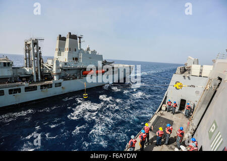 GULF OF ADEN (Aug. 20, 2015) The RFA Fort Victoria (A387) delivers a 2 ton test weight before it begins to deliver goods to the amphibious transport dock ship USS Anchorage (LPD 23) during a replenishment-at-sea. Elements of the 15th Marine Expeditionary Unit are embarked aboard the Anchorage, which is part of the Essex Amphibious Ready Group, and are deployed in support of maritime security operations and theater security cooperation efforts in the U.S. 5th Fleet area of operations.  (U.S. Marine Corps photo by Sgt. Steve H. Lopez/  Released) Stock Photo
