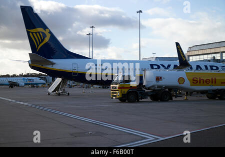 Ryanair Boeing 737 and Shell tanker at Birmingham Airport, UK Stock Photo