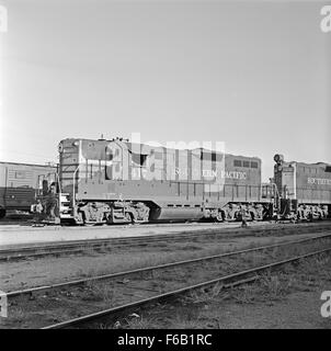 [Texas and New Orleans, Southern Pacific, Diesel Electric Road Switcher No. 417] Stock Photo