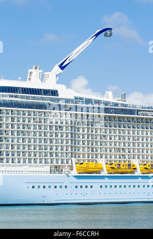 Anthem of the Seas cruise ship and NorthStar observation tower Stock Photo