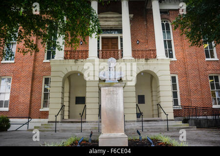 The marble bust statute of Simon Bolivar in front of the Court House in Bolivar, TN Stock Photo